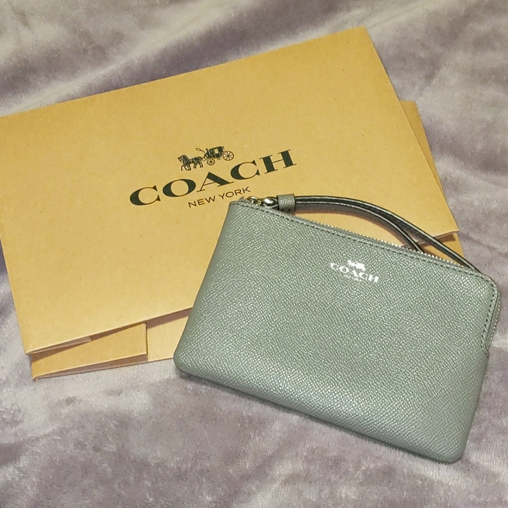 SOLD - Cute Coach Wristlet 🌟